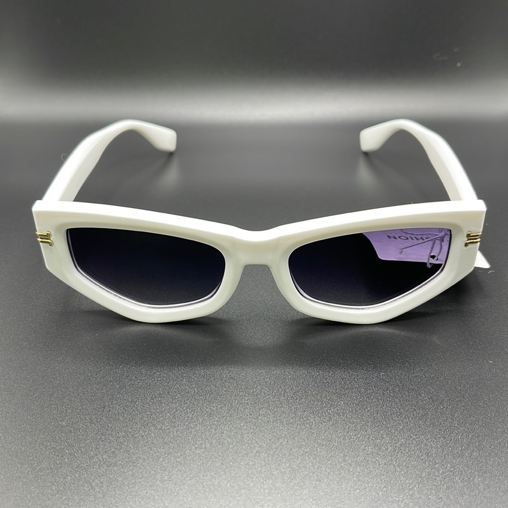 𝅺chunky White Gold Accent Fashion Sunglasses